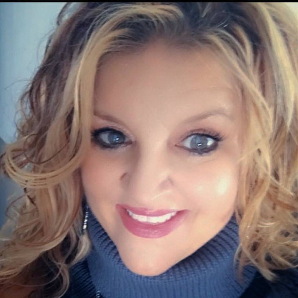 Meet your Posher, Denise 💞🌷💞